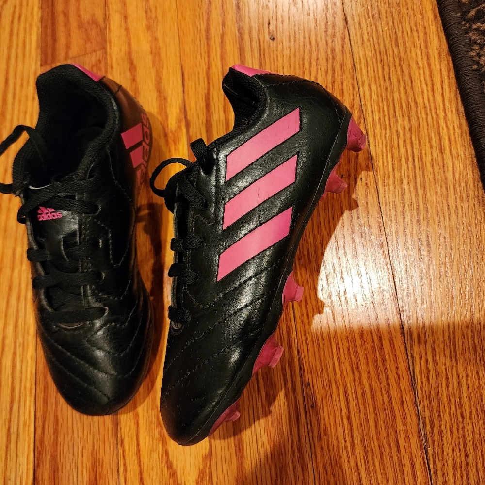Soccer cleats